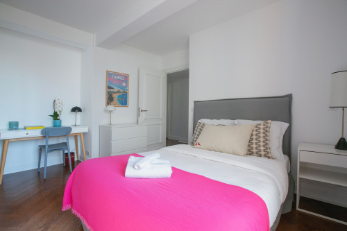 Magnificient 2 bedrooms with terrace next to champs-elysées
