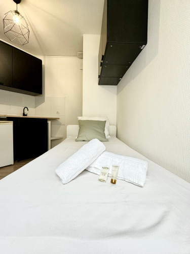 Cozy studio near parc Monceau