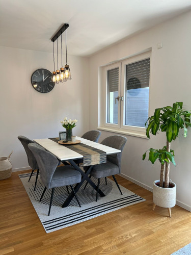 Bright Furnished 2-Room Apartment | Available Mar–Apr