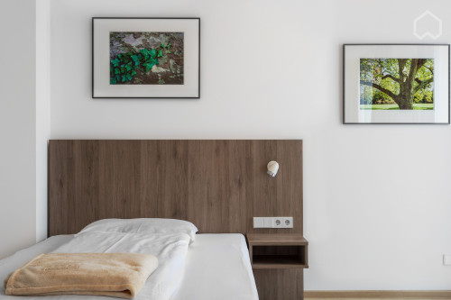 Great apartment with weekly cleaning service, garden, garage & fitness studio in the house, perfect location in Bogenhausen