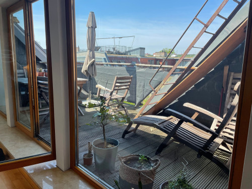 Sunny, quiet, large rooftop apartment in Helmholtz, Prenzlauer Berg