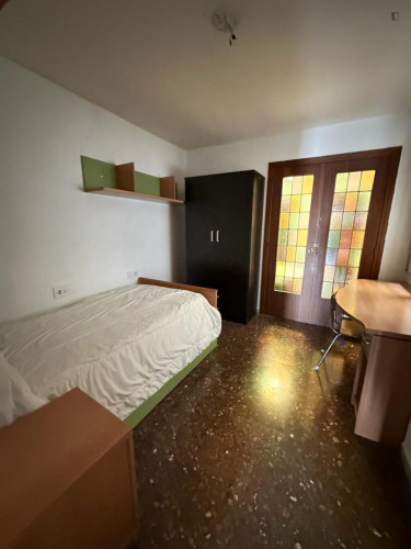 Bright single bedroom in the centre of Reus