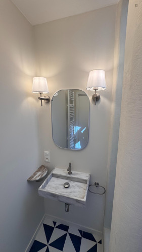 Modern ensuite double bedroom in Seefhoek