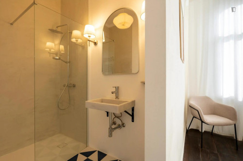 Very modern ensuite double bedroom in Seefhoek