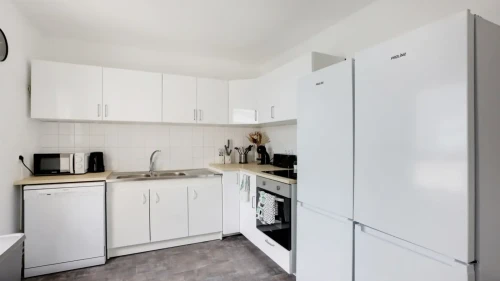 Room in a shared 7-bedroom apartment for rent in Gambetta, Paris with all bills included.