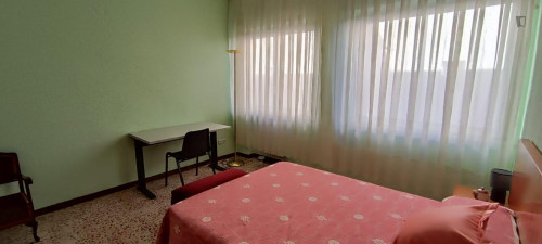 Bright double bedroom in fully furnshed apartment in central Salamanca
