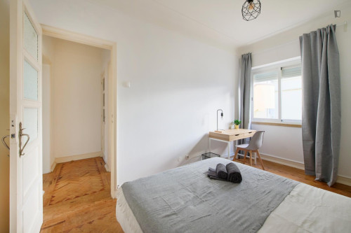 Neat and cosy double bedroom in Arroios