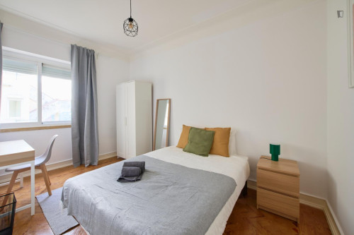 Neat and cosy double bedroom in Arroios