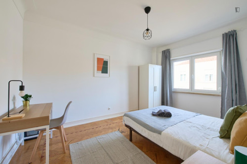 Appealing double bedroom in Arroios