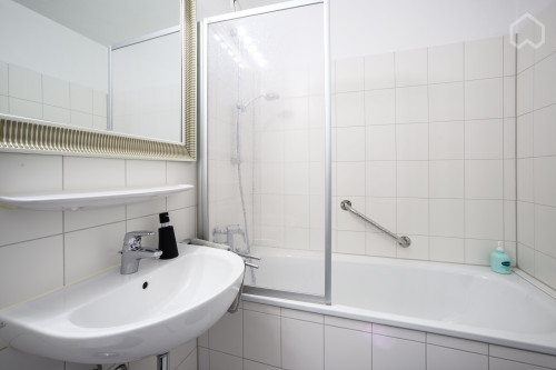 Quiet & spacious home (Köln)