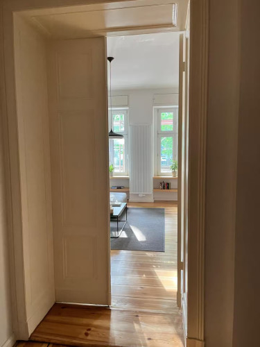 Stylish old building apartment in the heart of Graefekiez