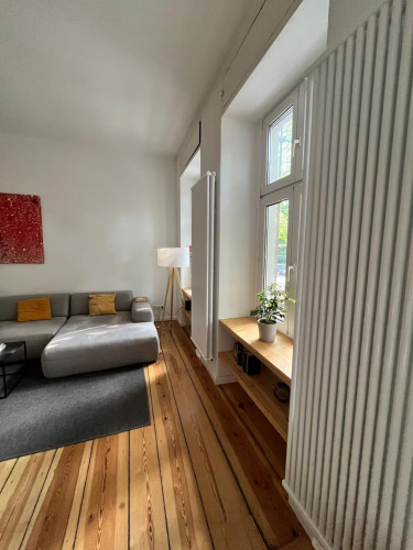 Stylish old building apartment in the heart of Graefekiez