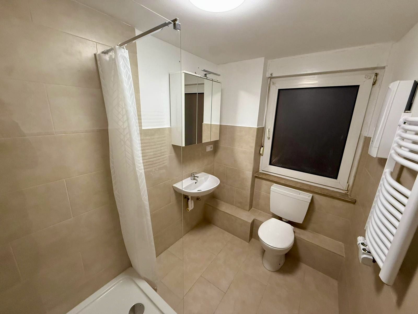  Fully Furnished Detached House With 4 Rooms & Large Kitchen In Mülheim An Der Ruhr  -  Fully furnished detached house with 4 rooms & large kitchen in Mülheim an der Ruhr  - Gallery -  2