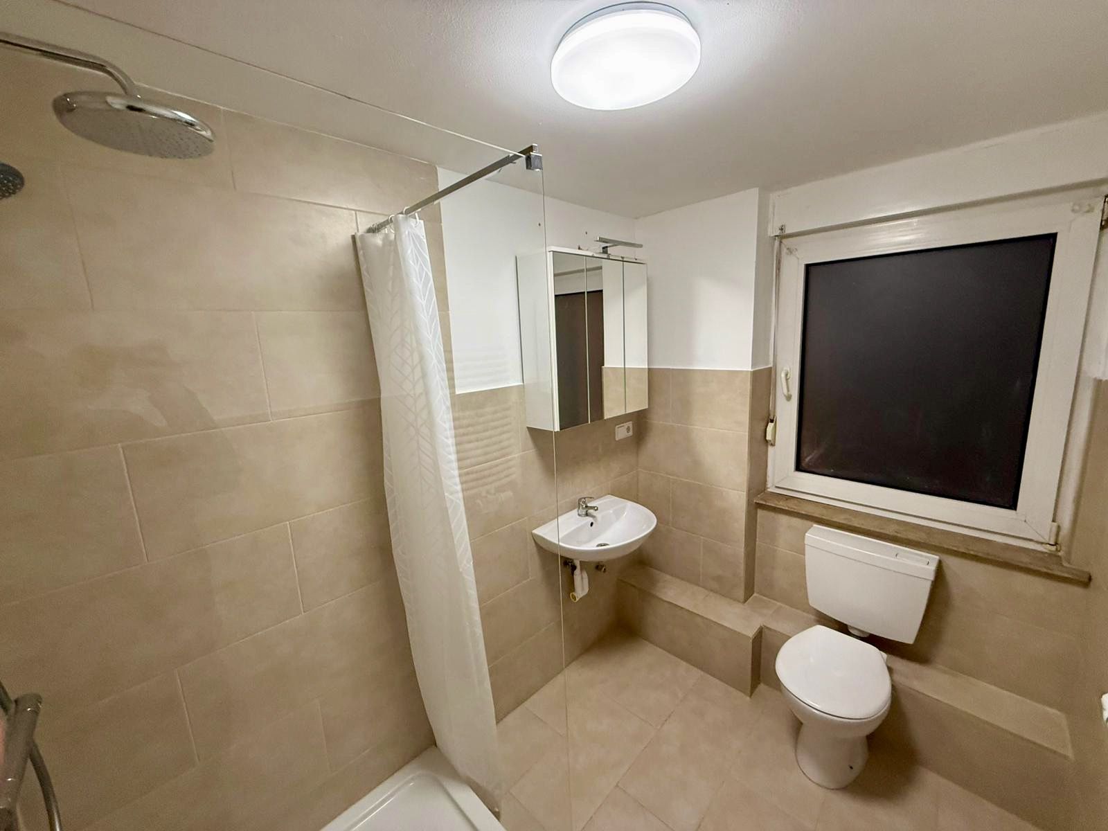  Fully Furnished Detached House With 4 Rooms & Large Kitchen In Mülheim An Der Ruhr  -  Fully furnished detached house with 4 rooms & large kitchen in Mülheim an der Ruhr  - Gallery -  6