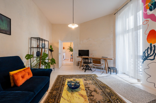 Stylish Urban Retreat with Quiet Balcony in Central Location