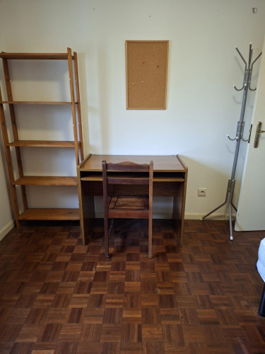 Cozy private bedroom with all bills included close to University of Coimbra