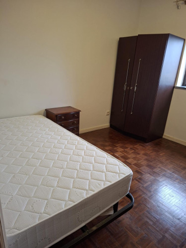 Cozy private bedroom with all bills included close to University of Coimbra