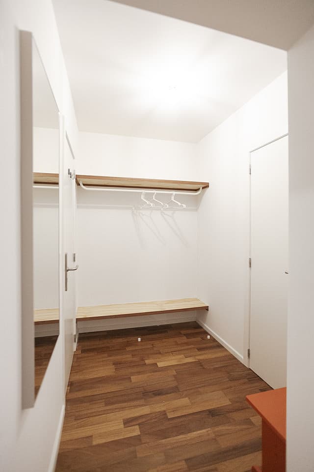 Suite Room With Private Bathroom And Toilet - 2