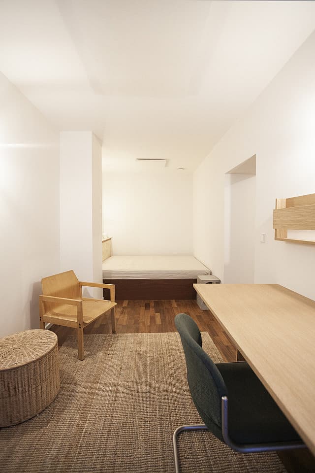 Suite Room With Private Bathroom And Toilet - 9