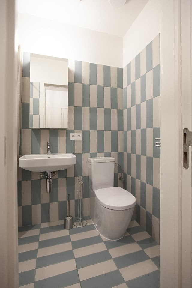 Suite Room With Private Bathroom And Toilet - 8
