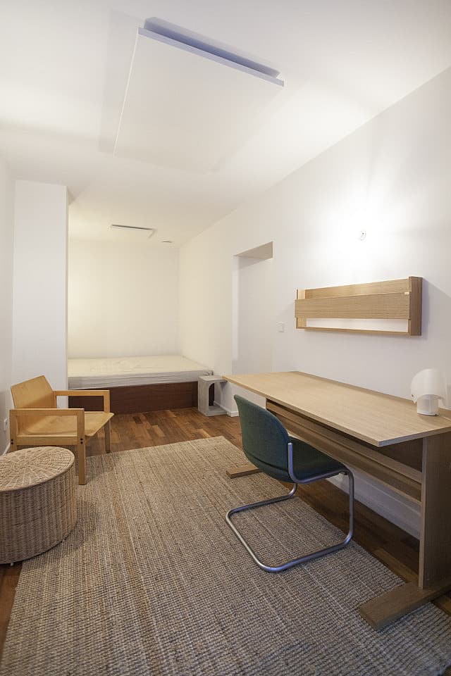 Suite Room With Private Bathroom And Toilet - 10