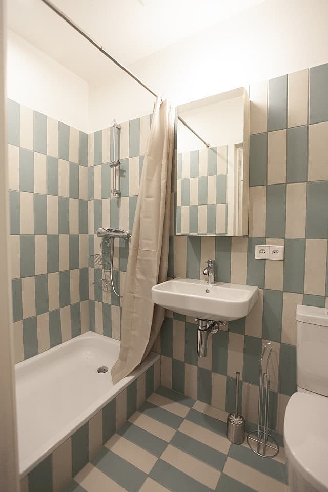 Suite Room With Private Bathroom And Toilet - 6