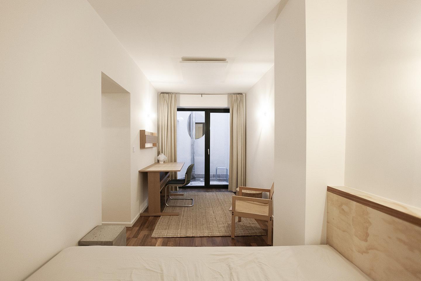 Suite Room With Private Bathroom And Toilet - 1