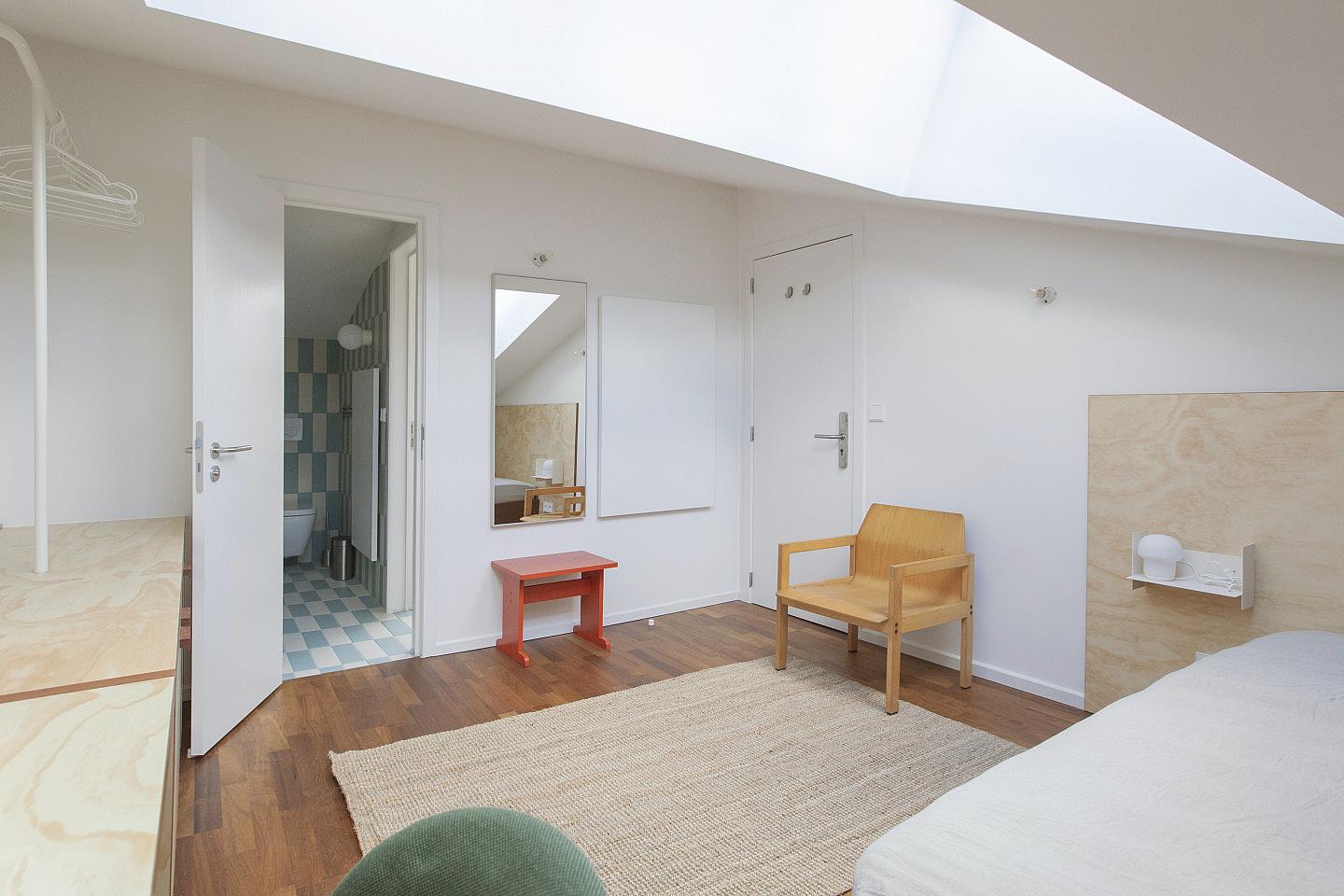 Pocket Room With Shared Bathroom And Toilets - 4