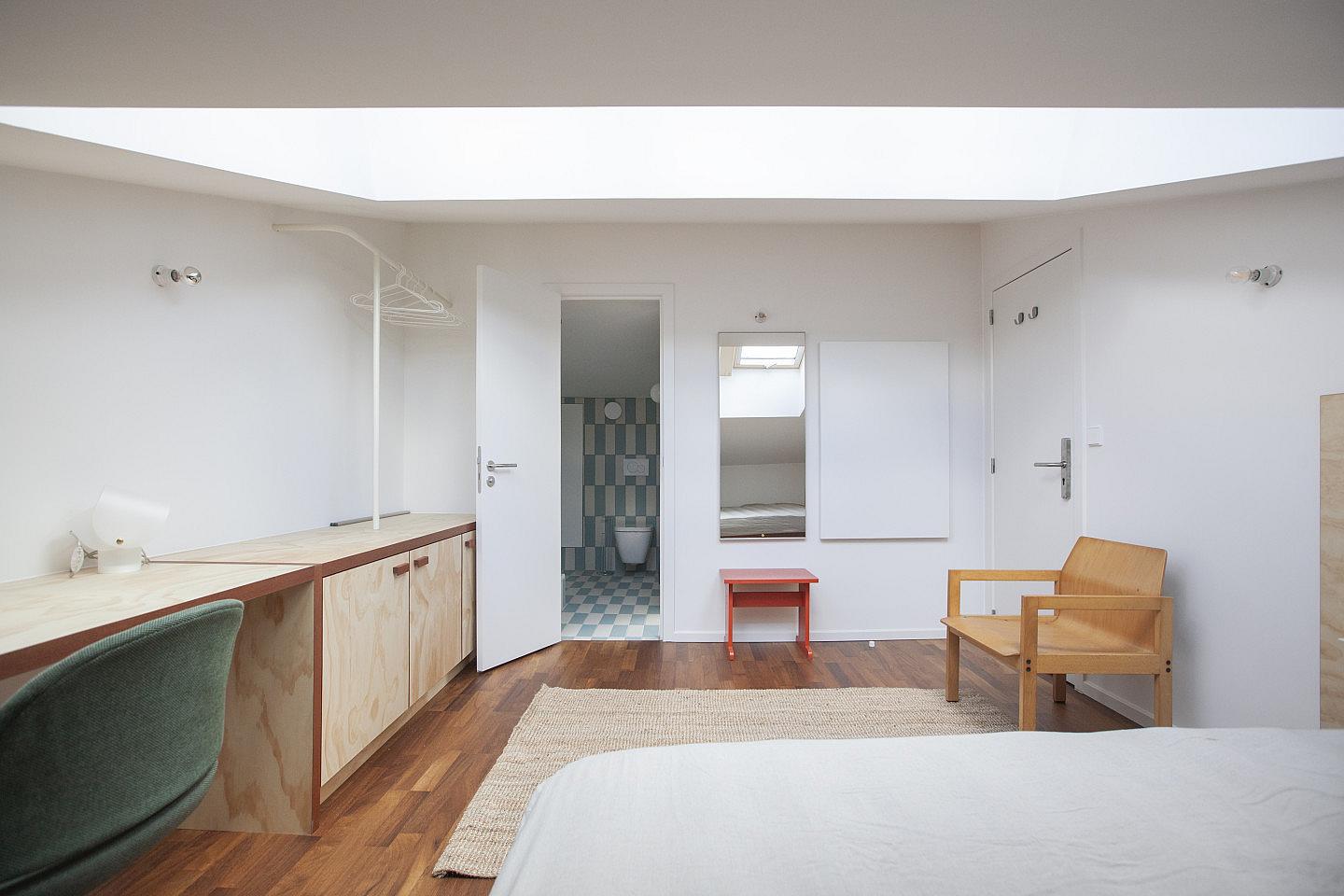 Pocket Room With Shared Bathroom And Toilets - 3