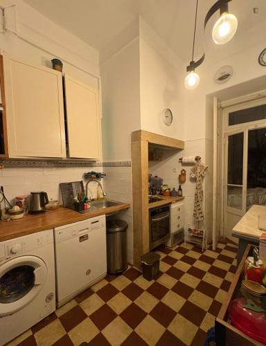 Bright bedroom near Sete Rios train station