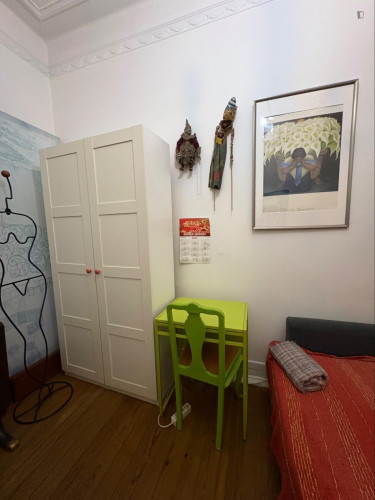 Bright bedroom near Sete Rios train station