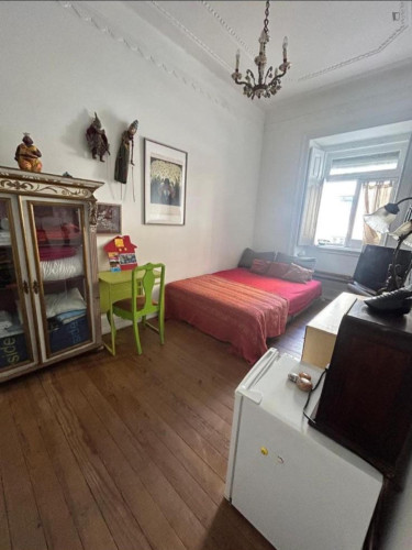 Bright bedroom near Sete Rios train station