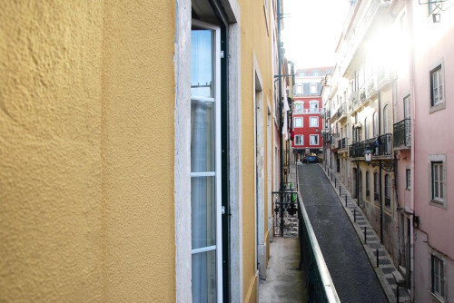 Charming and sunny Apartment in Chiado