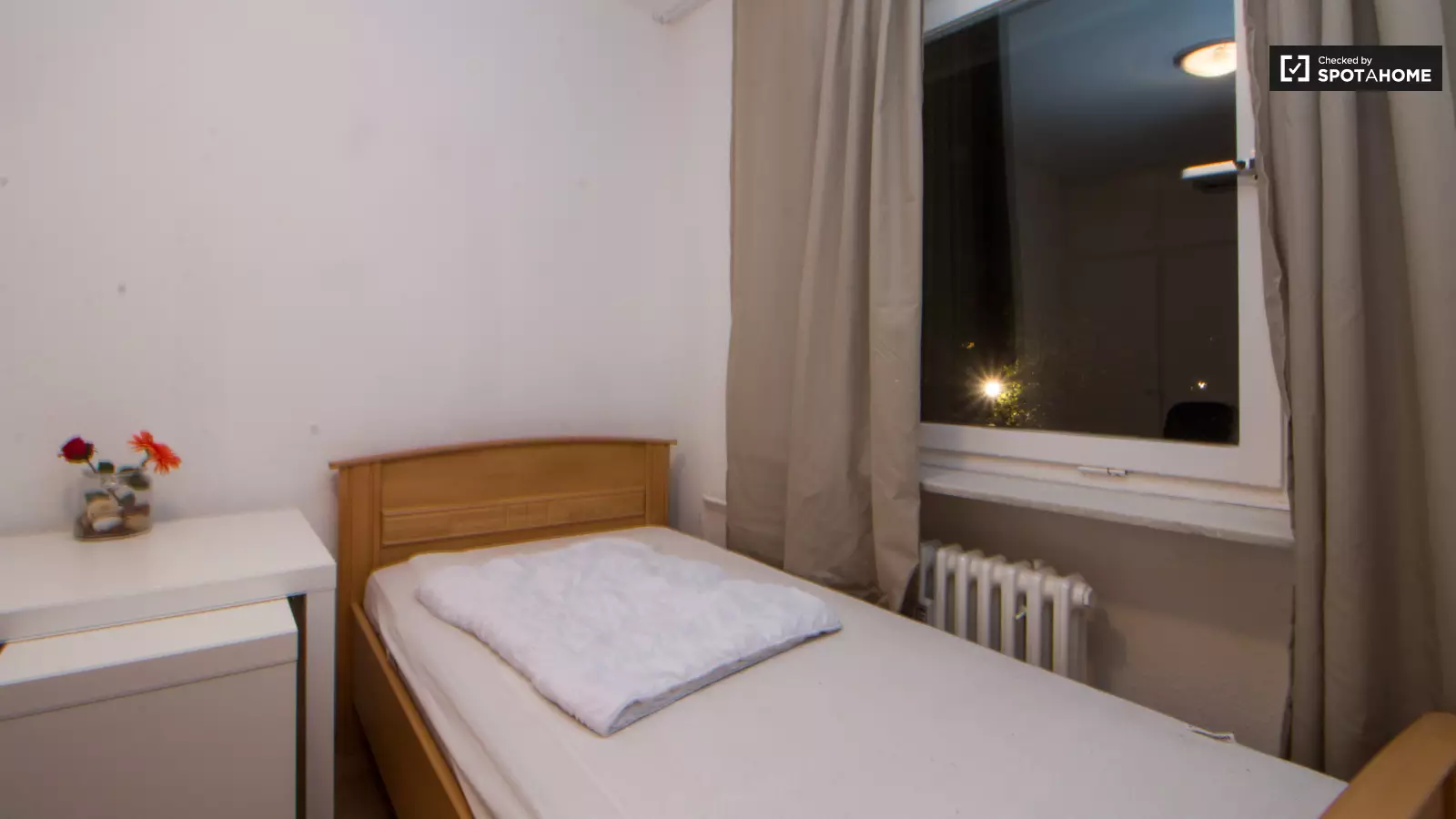 Room in apartment with 4 bedrooms in Spandau, Berlin