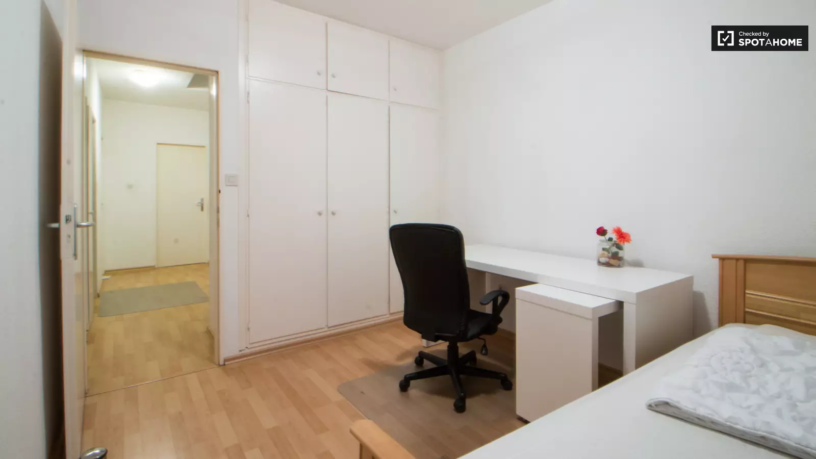 Room in apartment with 4 bedrooms in Spandau, Berlin