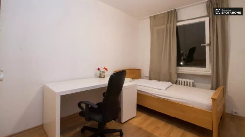 Room in apartment with 4 bedrooms in Spandau, Berlin