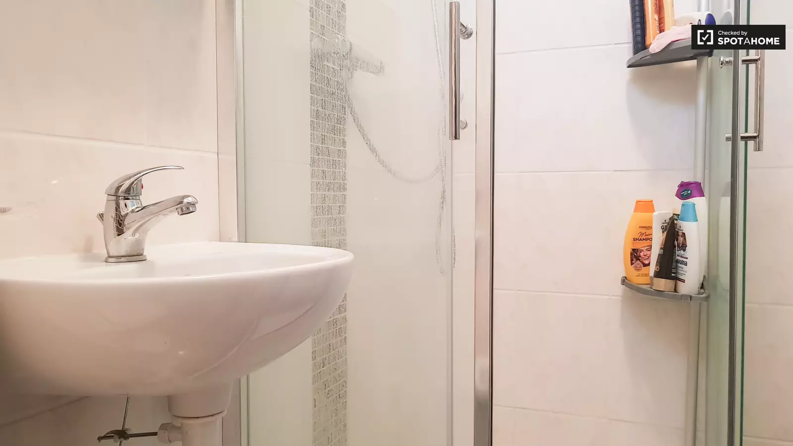 Room In Apartment With 4 Bedrooms  -  Room in apartment with 4 bedrooms in Spandau, Berlin  - Gallery -  9