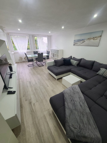 Modernly furnished 3-room apartment with loggia and underground parking space in a central location in Sindelfingen
