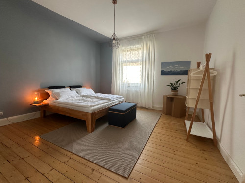 Bright & Quiet Apartment in Central Location with Excellent Transport Links