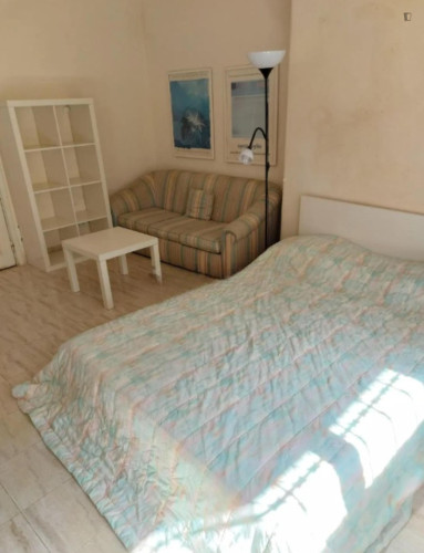 Lovely bedroom in Alvalade