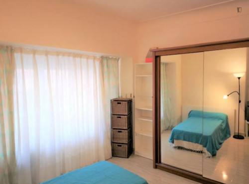 Lovely bedroom in Alvalade