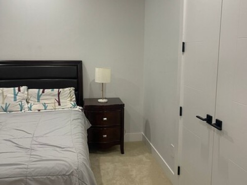 Modern & Spacious Private Room