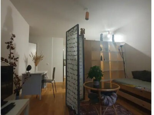 Inviting Partitioned Space Steps Aw  - Gallery -  5
