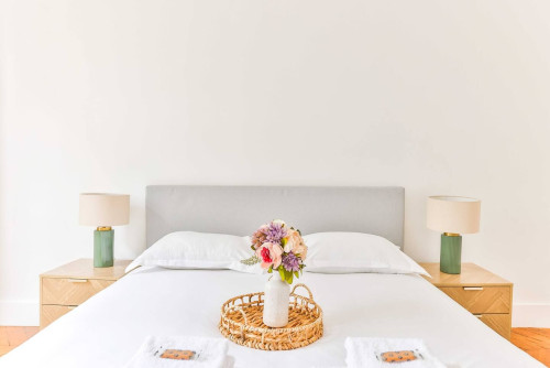 Modern and spacious 110m2 flat located at the foot of the Moulin Rouge and 5 minutes' walk from Montmartre village