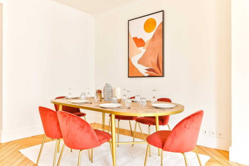 Modern and spacious 110m2 flat located at the foot of the Moulin Rouge and 5 minutes' walk from Montmartre village