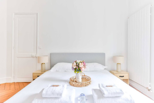 Modern and spacious 110m2 flat located at the foot of the Moulin Rouge and 5 minutes' walk from Montmartre village