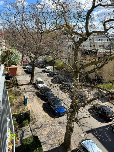 Family-Friendly Rooftop Apartment with Balcony & Child’s Room – 83 sqm in Berlin-Niederschönhausen