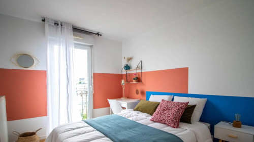 Room in a shared 4-bedroom flat for rent in La Plaine, professionals and students only - Gallery - 3