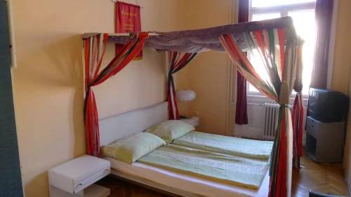 Bed for rent in 6-bedded bedroom in Budapest - Gallery - 16
