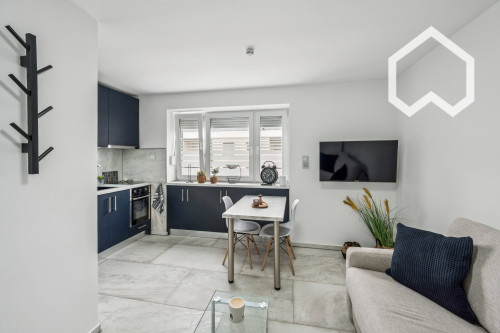 Bright studio apartment on Simbacherstraße, just a short walk from Ostbahnhof.